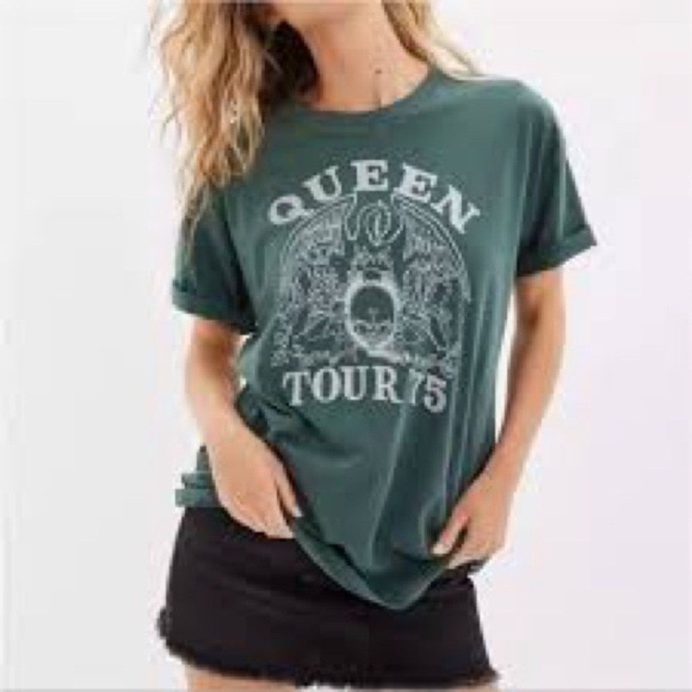 American Eagle Graphic Oversized Queen Tour ‘75 Tee NWOT